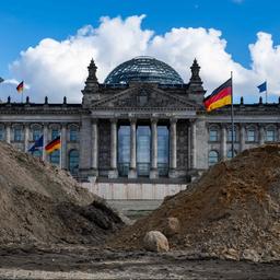 Der Reichstag von außen.