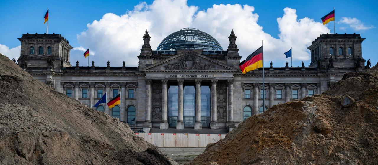 Der Reichstag von außen.