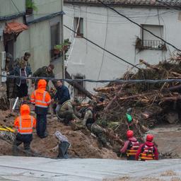 Rettungsdienste sind in Albacete im Einsatz, nachdem der Fluss aufgrund heftiger Regenfälle über die Ufer getreten ist.