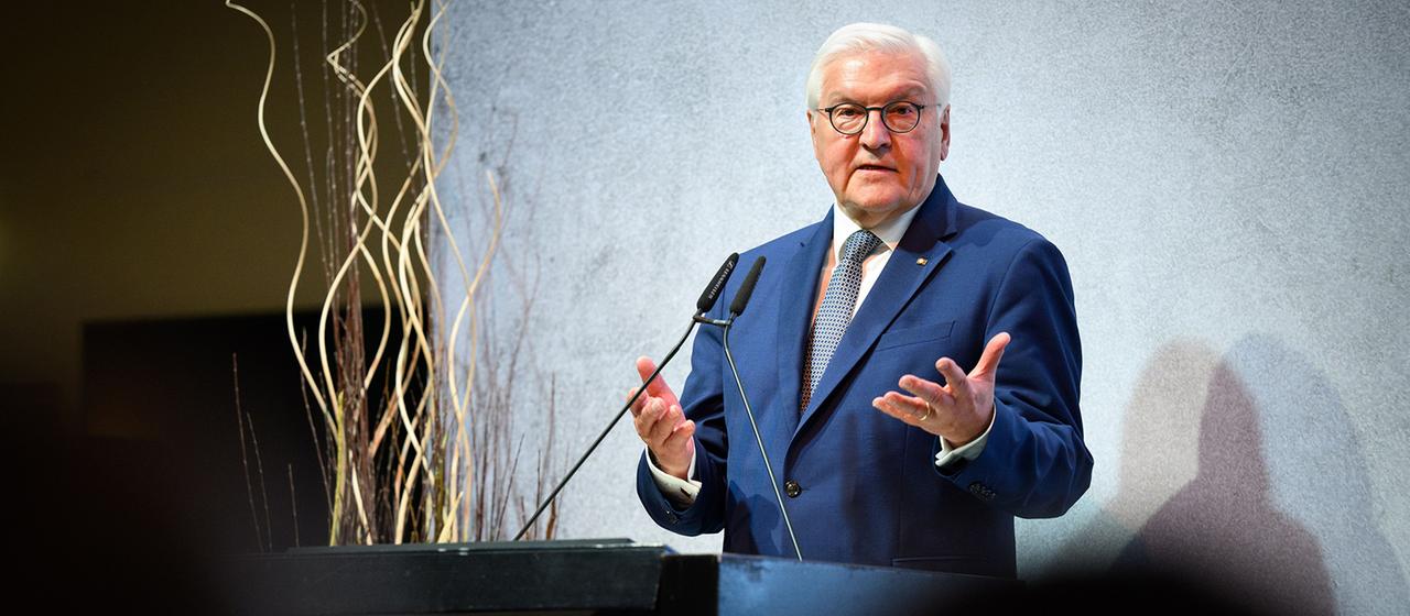 Frank-Walter Steinmeier spricht bei der Eröffnung des Jugendengagement-Kongresses der Bundeszentrale für politische Bildung im Umweltforum. 
