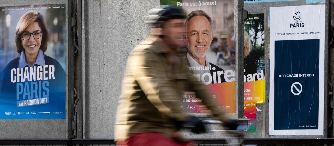Wahlplakate zur  Kommunalwahl in Frankreich