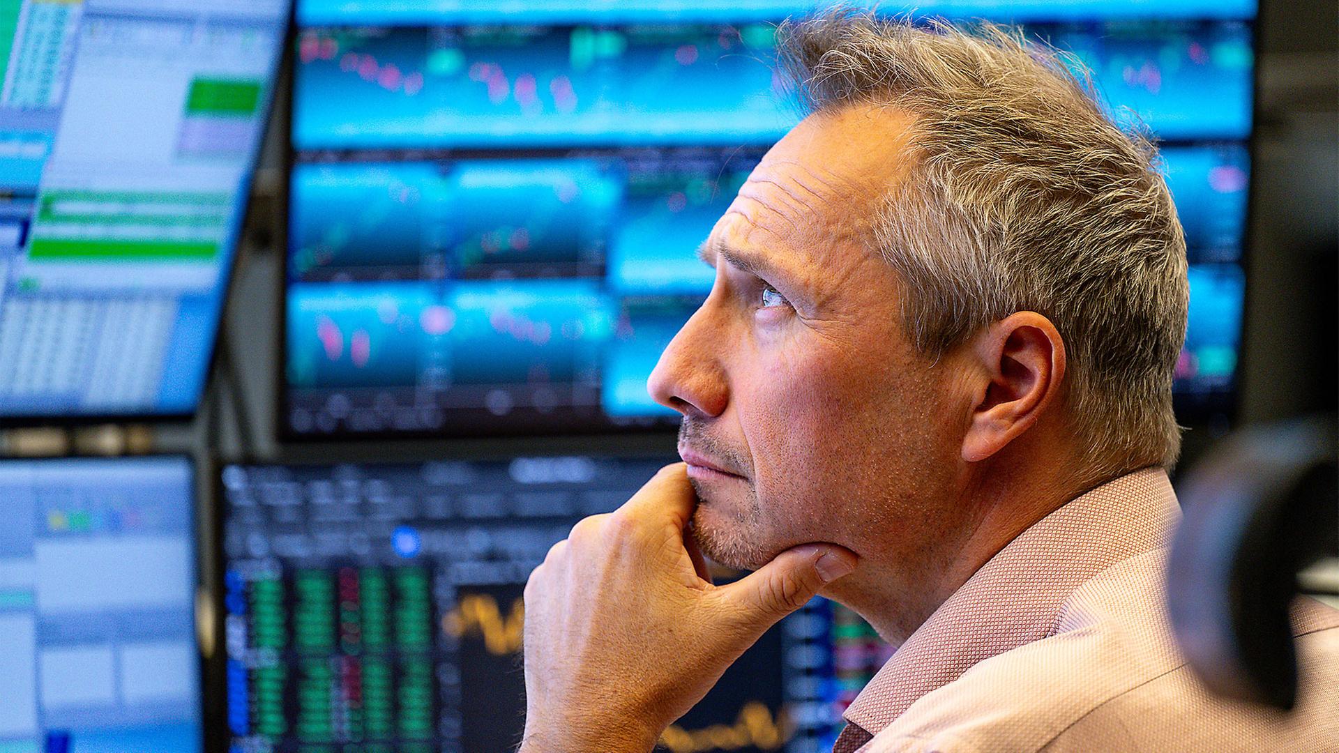 Börsenhändler an der Frankfurter Börse. | picture alliance / Eibner-Presse