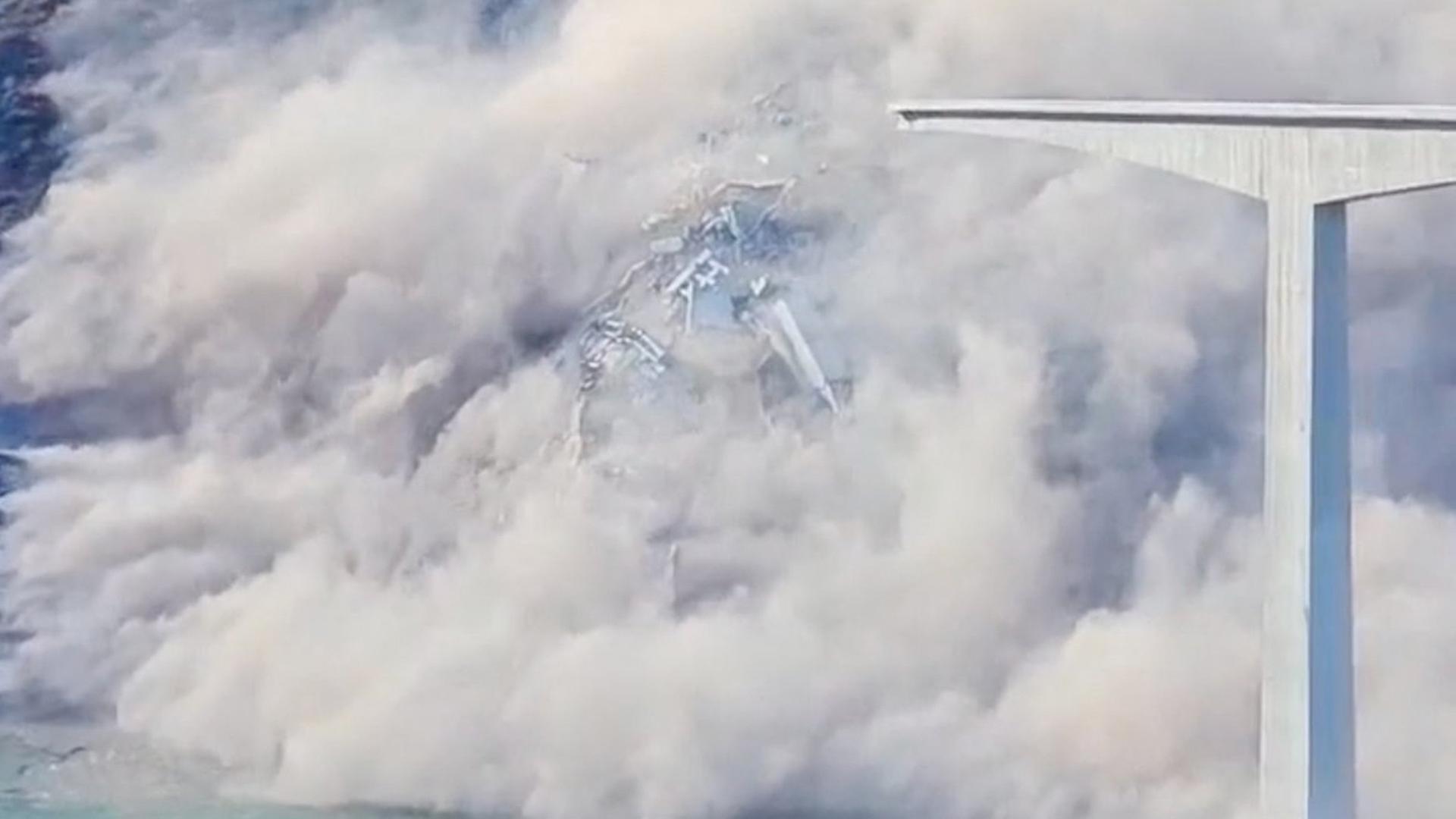 Eine zusammenbrechende Brücke in China | Social media/via REUTERS