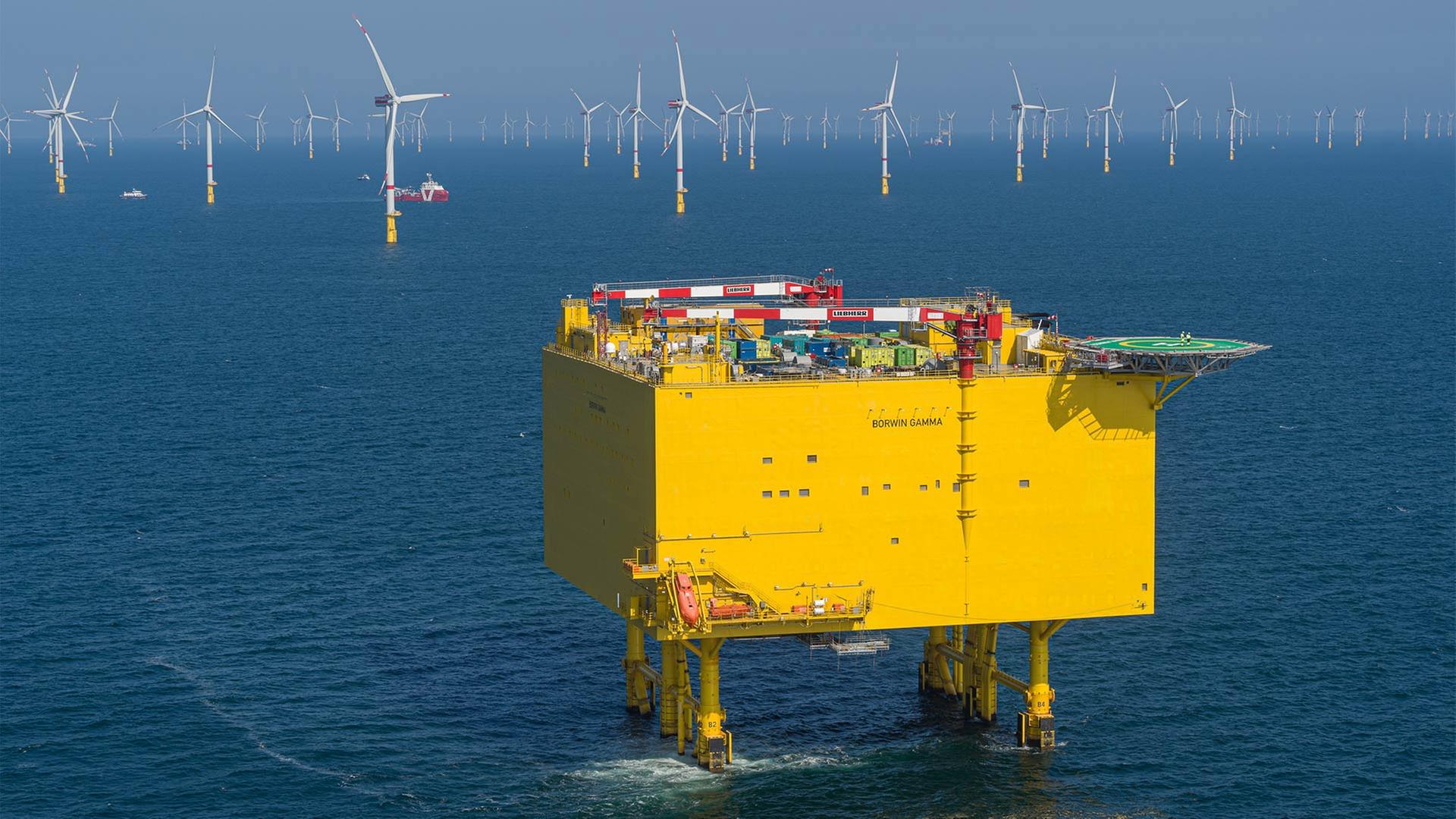 Konverterplattform vor einem Offshore Windpark. | Siemens Energy