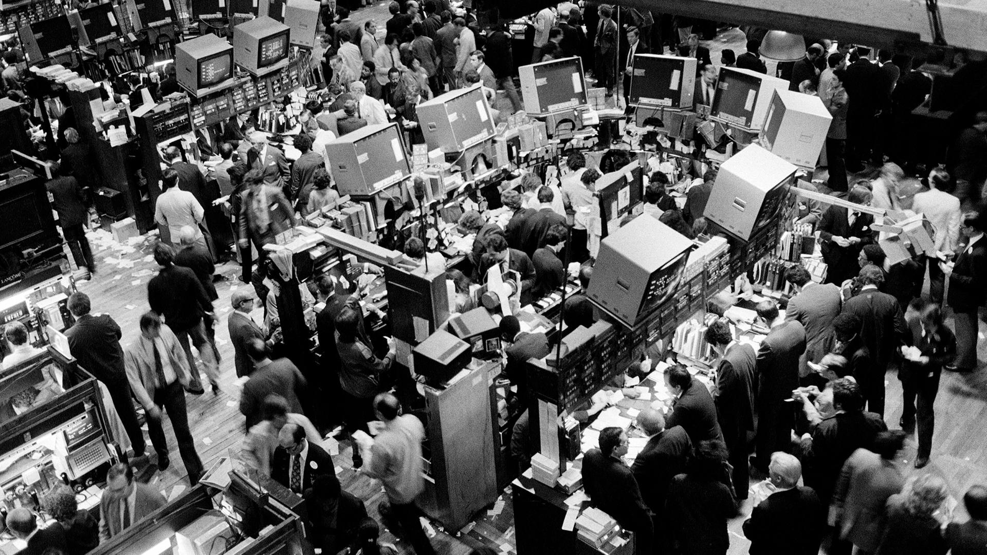 Börsenmakler auf dem Parkett der New Yorker Börse am 5. November 1980. | picture alliance / AP Images