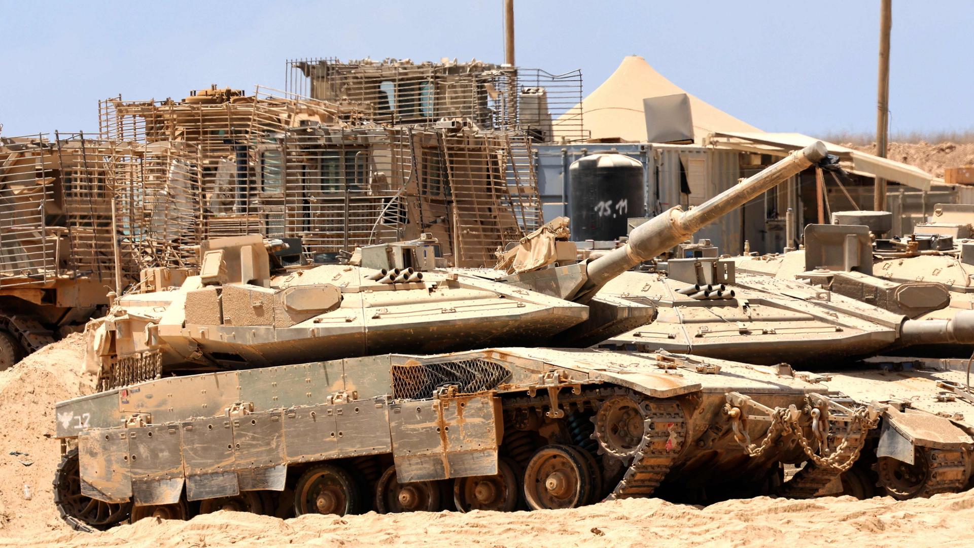 Israelische Panzer an der Grenze zum Gazastreifen | AFP