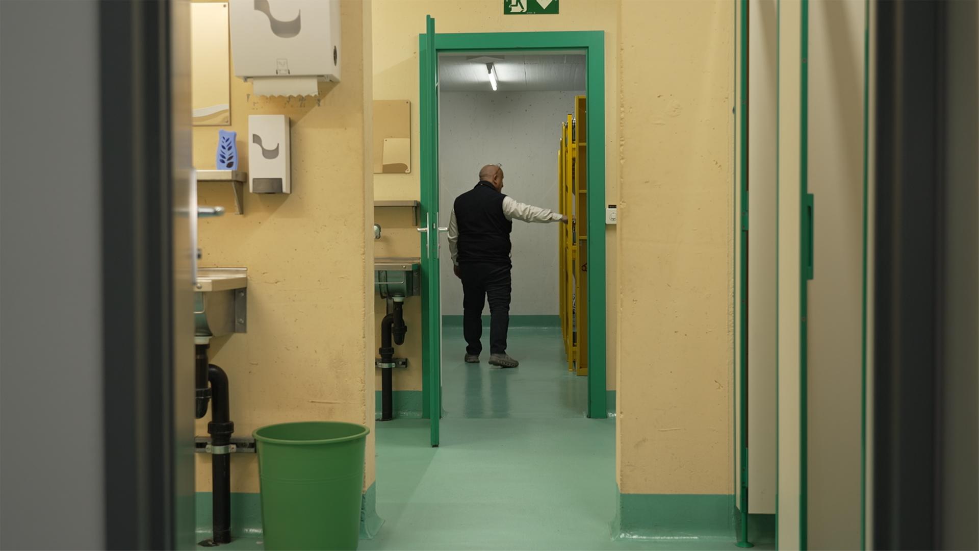 Schule im Schweizer Bunker | ARD Genf