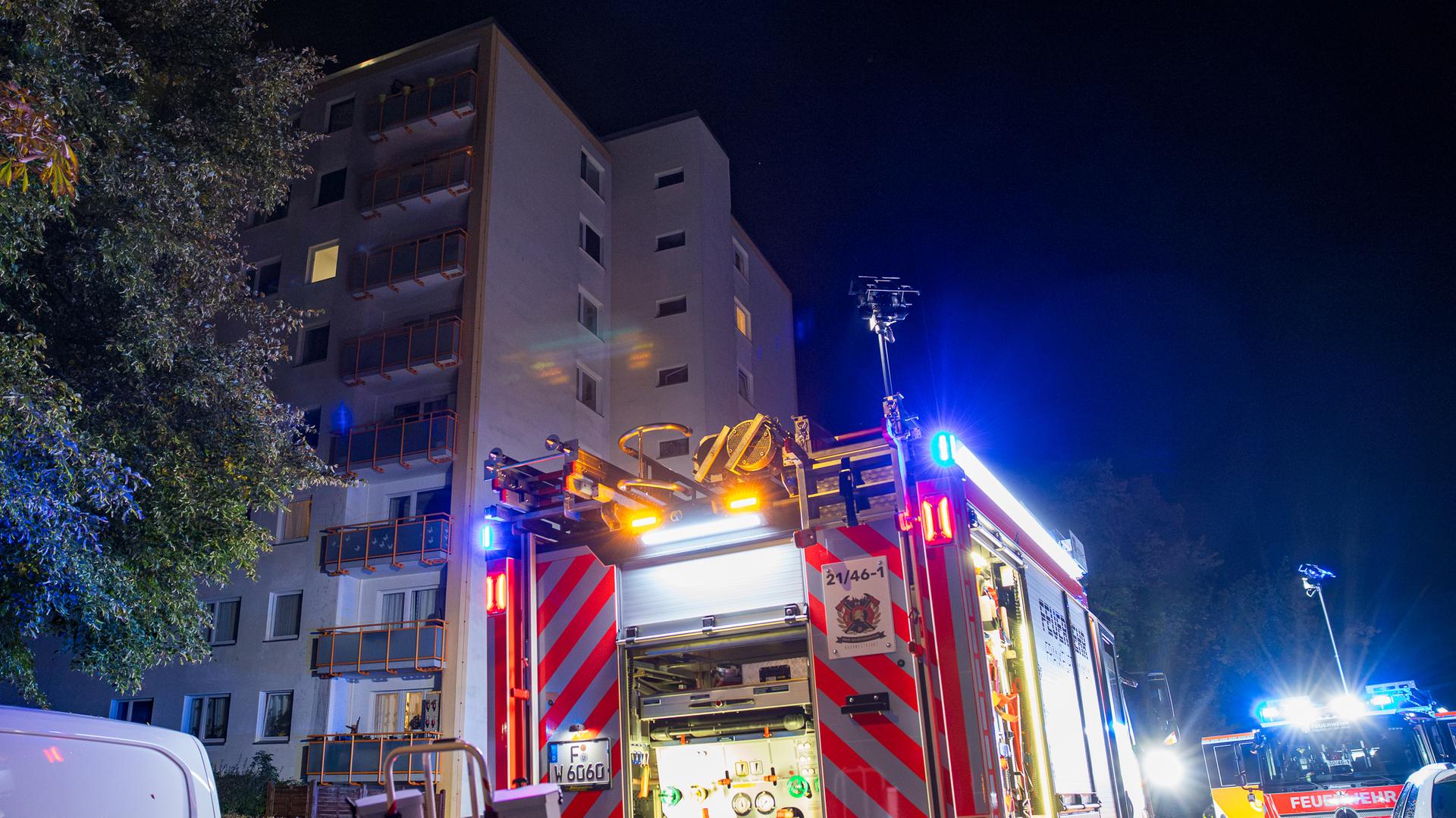 Bewohnerin stirbt bei Feuer in Frankfurter Mehrfamilienhaus