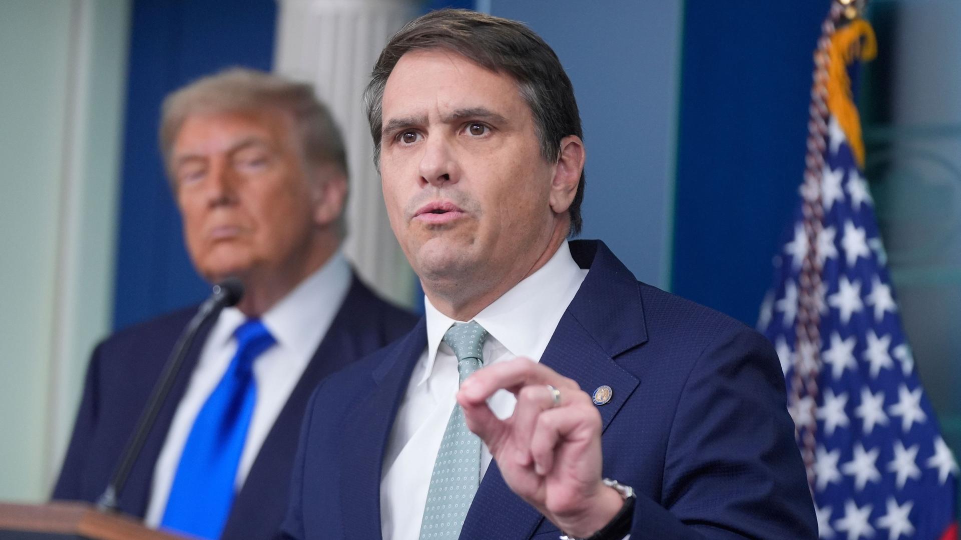 Todd Blanche steht an einem Rednerpult  | Manuel Ceneta/AP/dpa