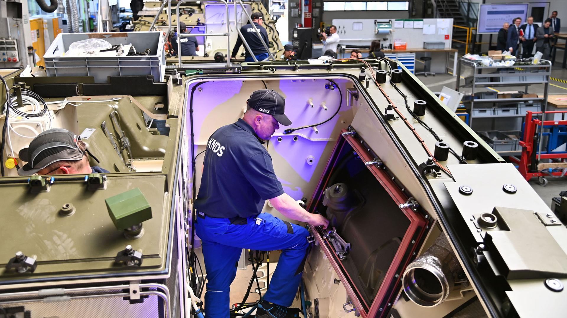 Produktion bei KNDS in M�nchen | picture alliance / SvenSimon