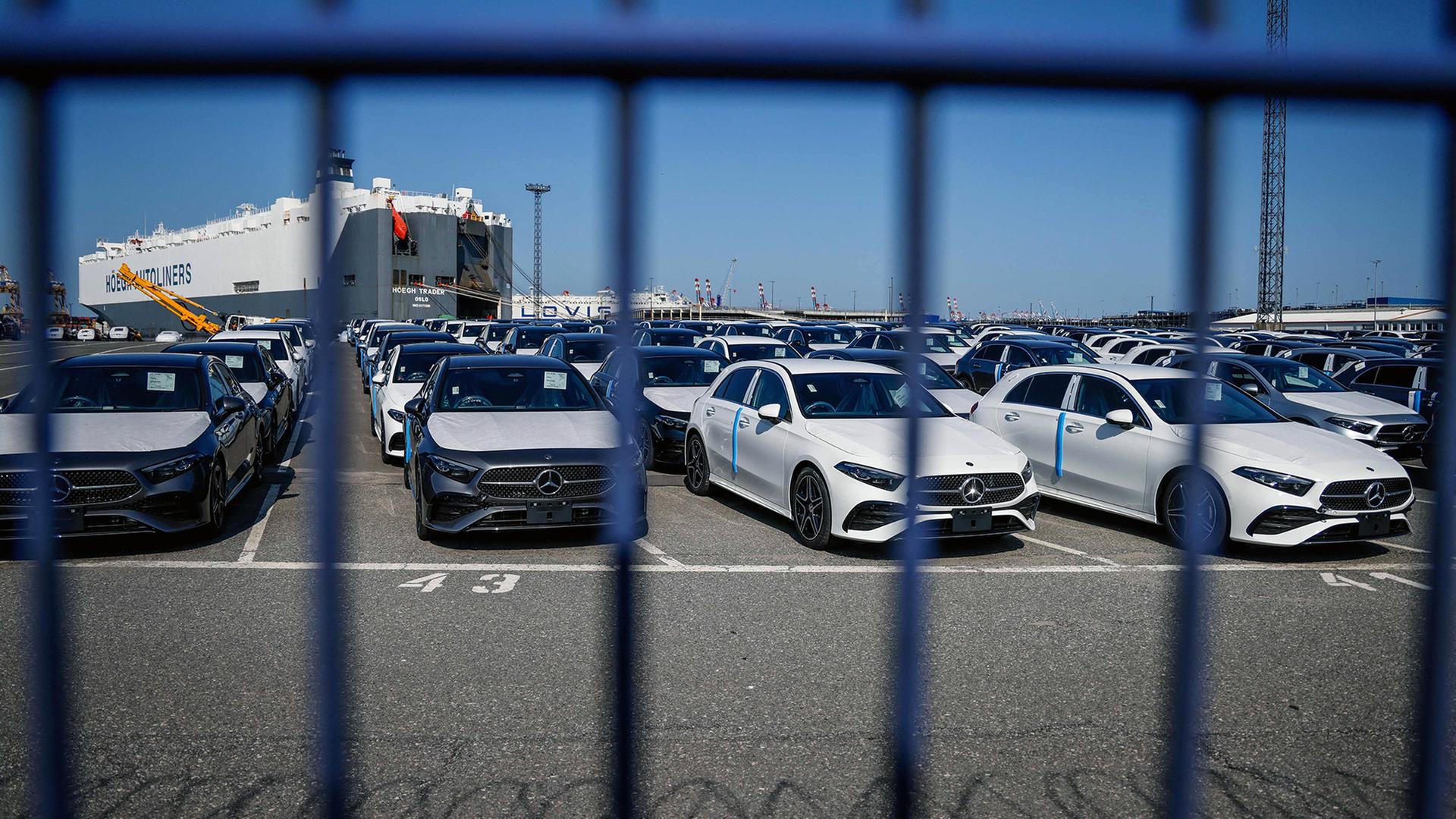 neuwagen stehen in Bremerhaven am Hafen | AFP