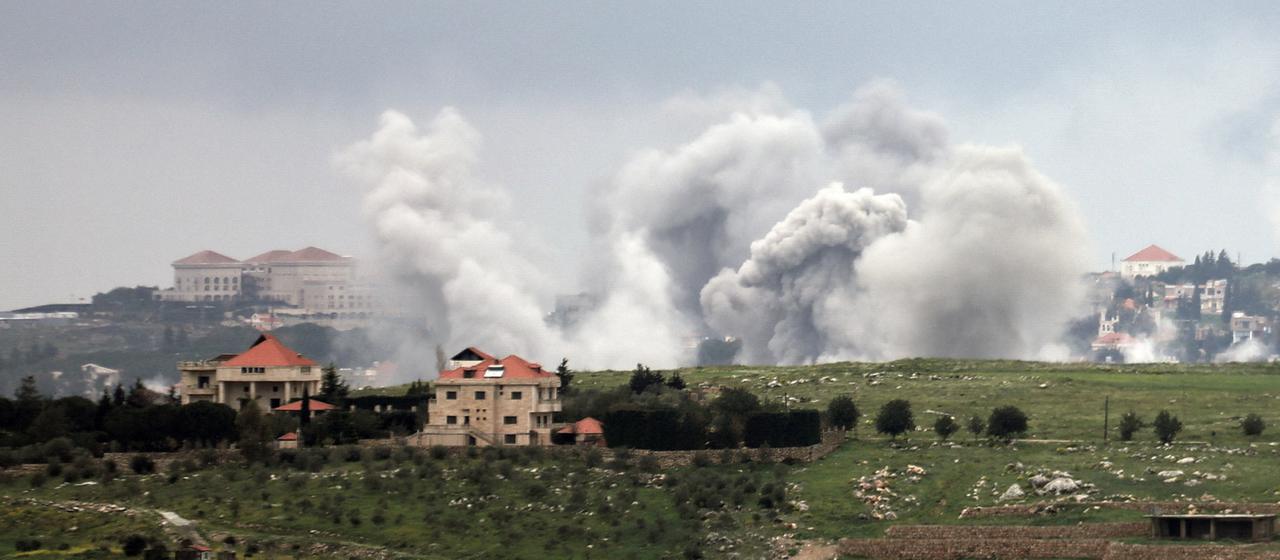 Rauch steigt in Marjayoun (Libanon) auf.