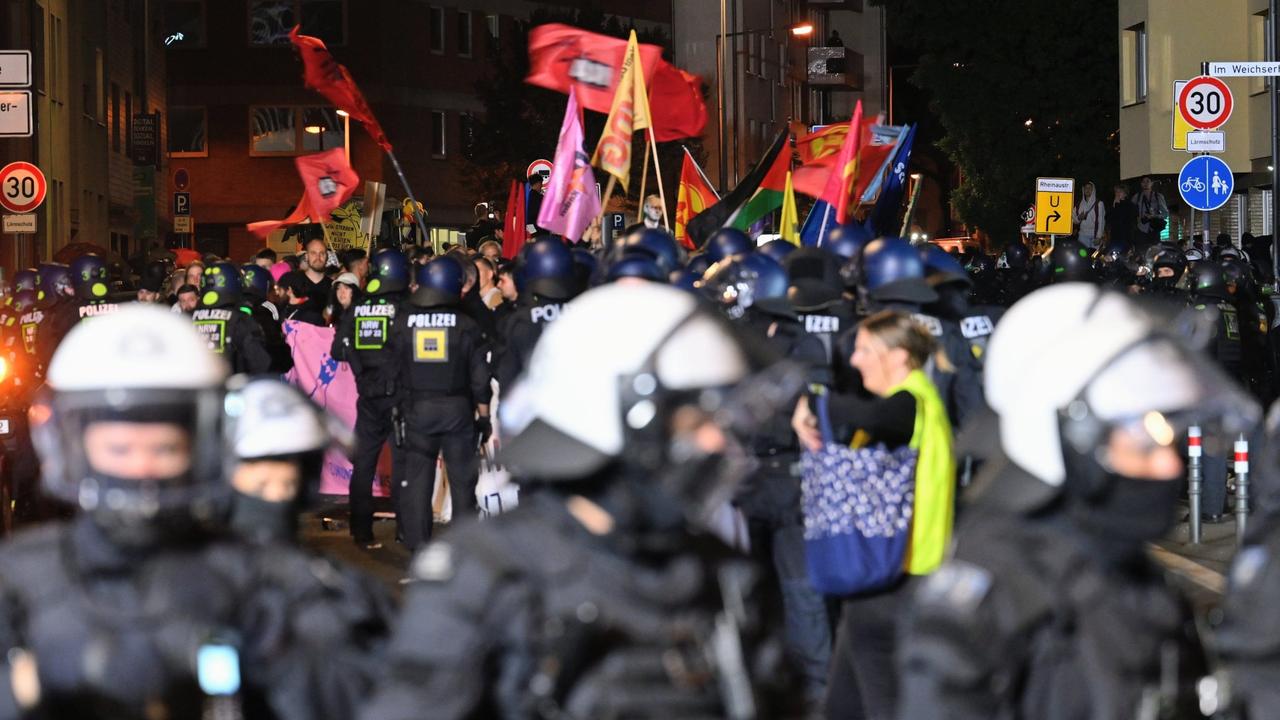 Riots and injuries at anti-war demonstration in Cologne