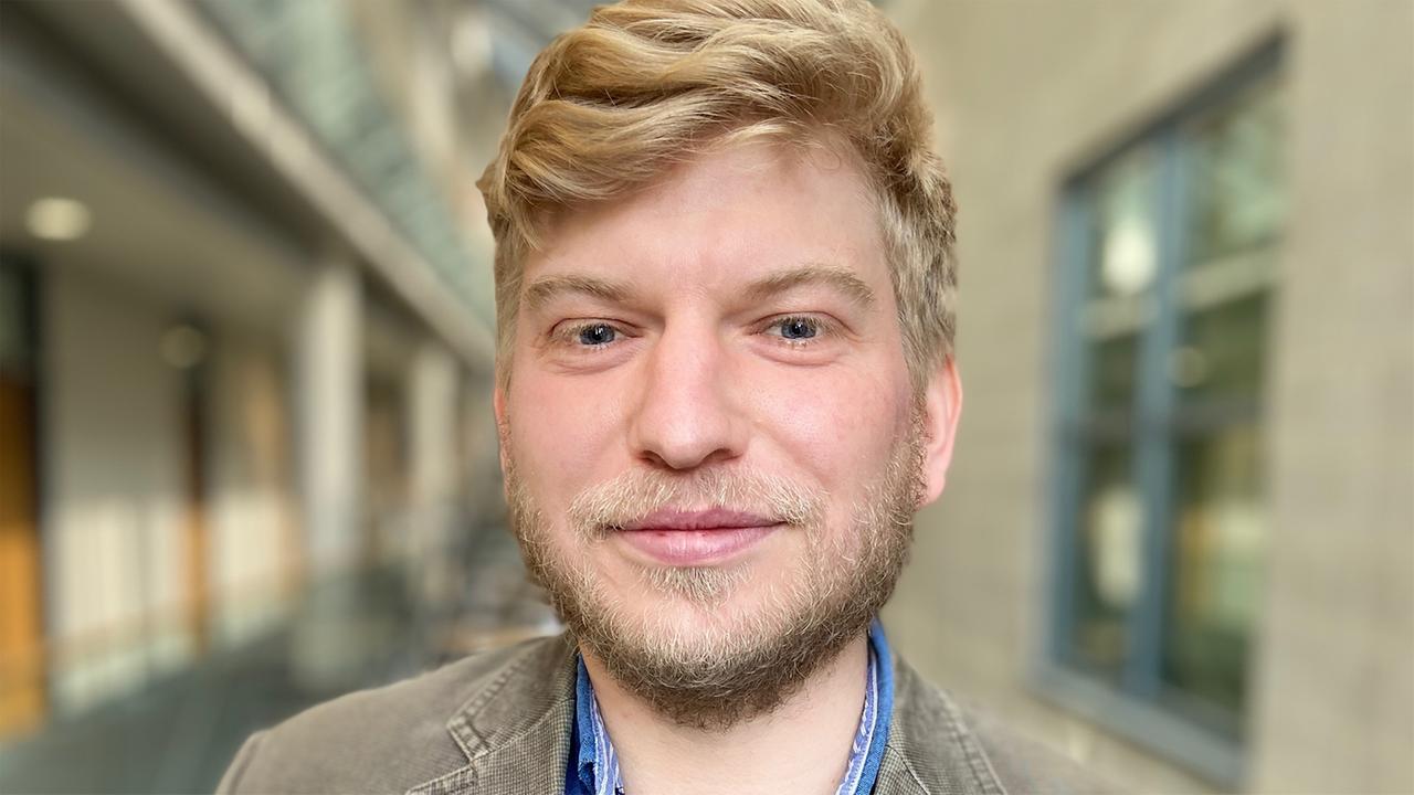 Für die Tagesschau berichtet Florian Barth tagesschau.de