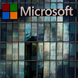 Die Fassade eines Bürogebäudes von Microsoft in Paris.