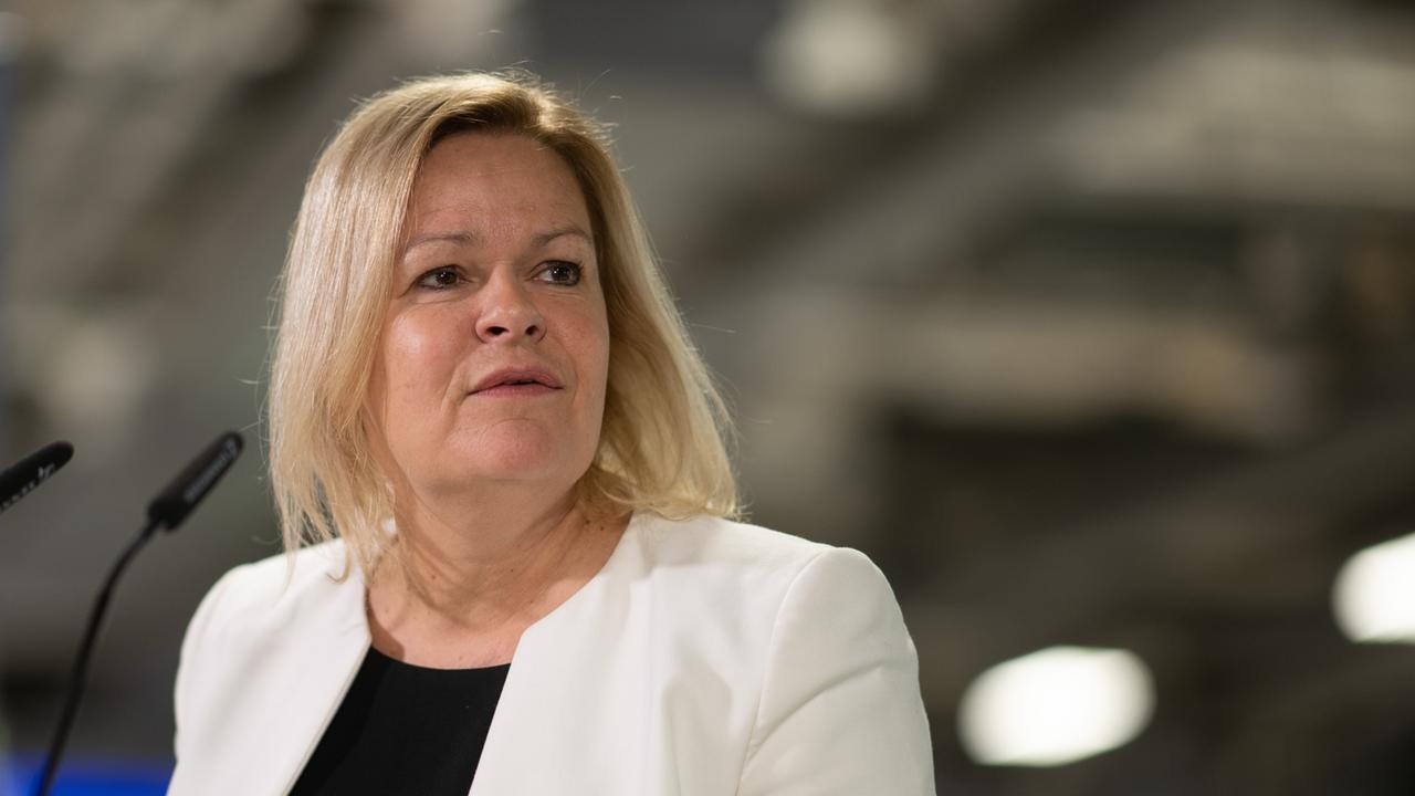 Interior committee on Schönbohm's dismissal: Union criticizes Faeser's ...