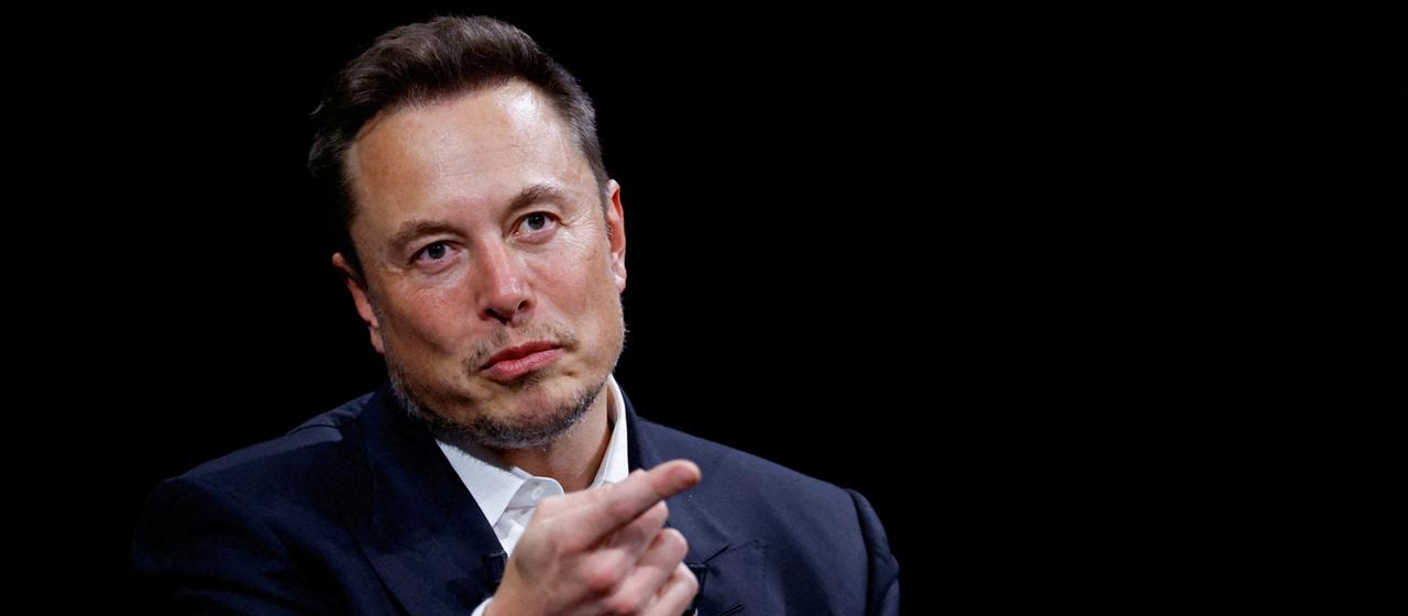 Elon Musk spricht bei einer Konferenz im Jahr 2023.