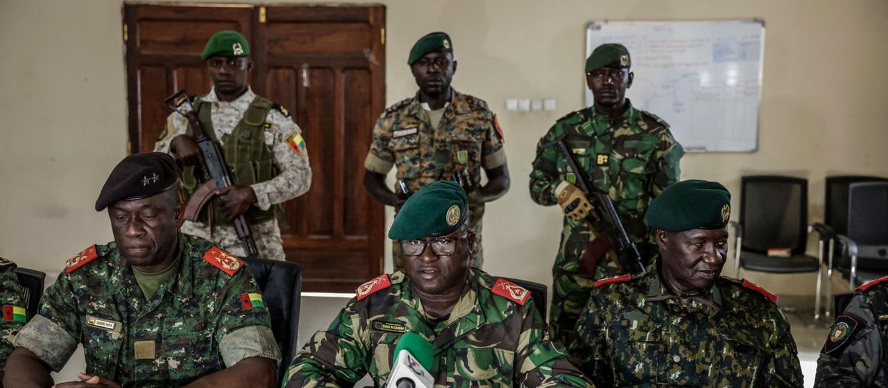 General Denis N'Canha verkündet die Machtübernahme in Guinea-Bissau