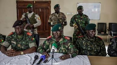 General Denis N'Canha verkündet die Machtübernahme in Guinea-Bissau