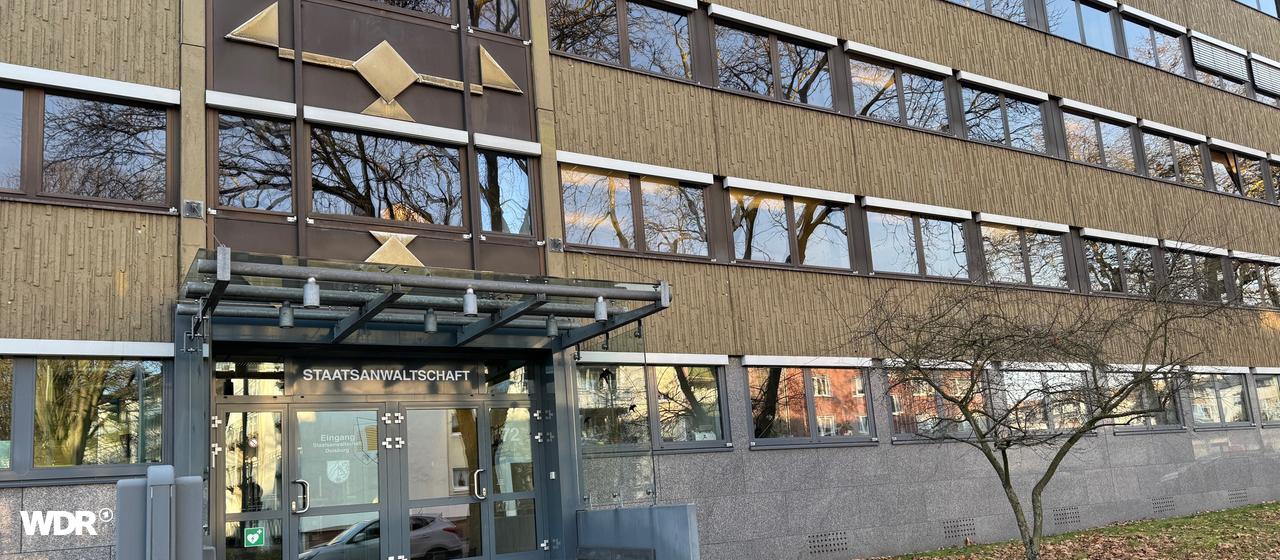 Der Eingang in das Gebäude der Staatsanwaltschaft Duisburg