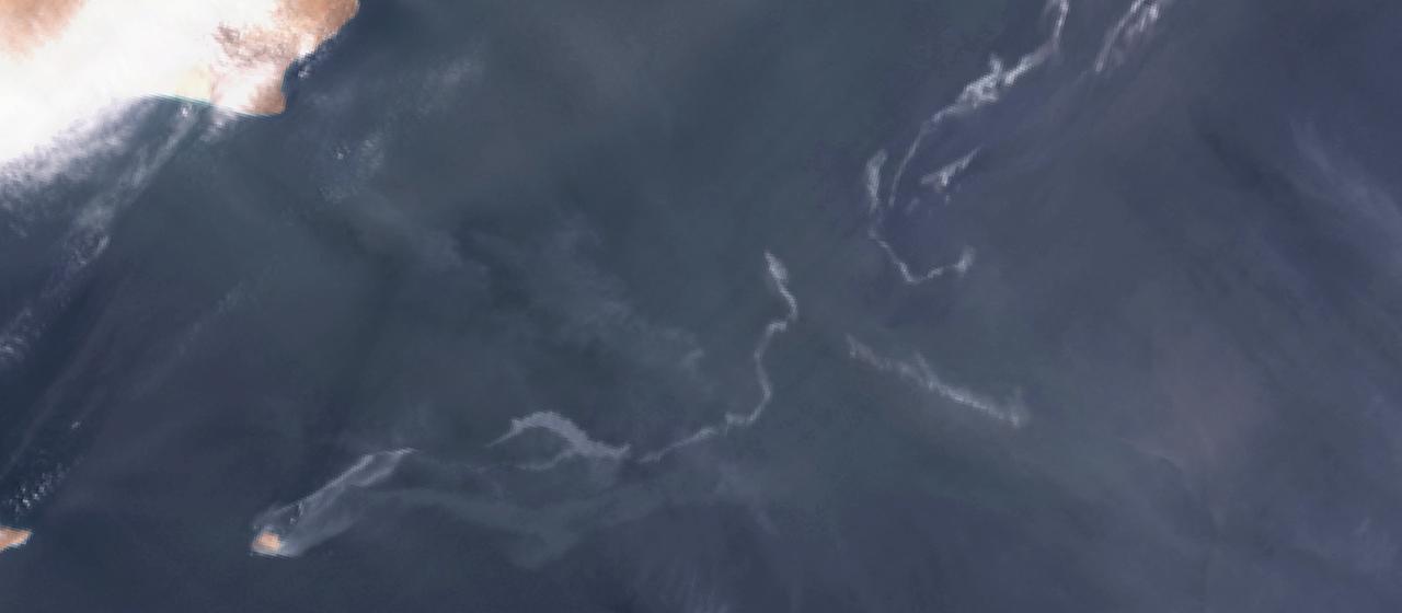 Ein Satellitenbild zeigt eine Ölverschmutzung (Archivbild: 11.8.2026)