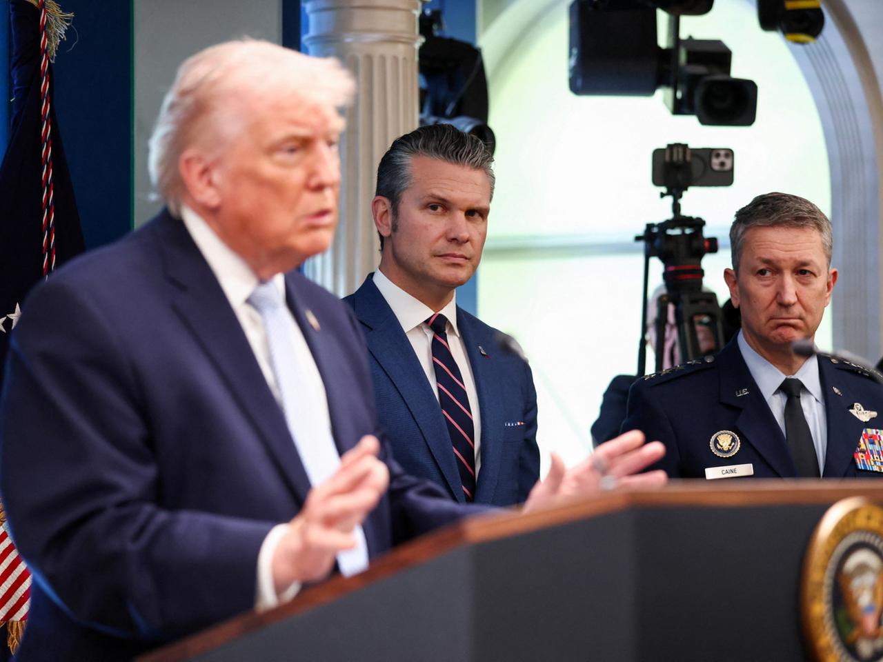 Trump droht Iran mit schneller Zerstörung von Infrastruktur