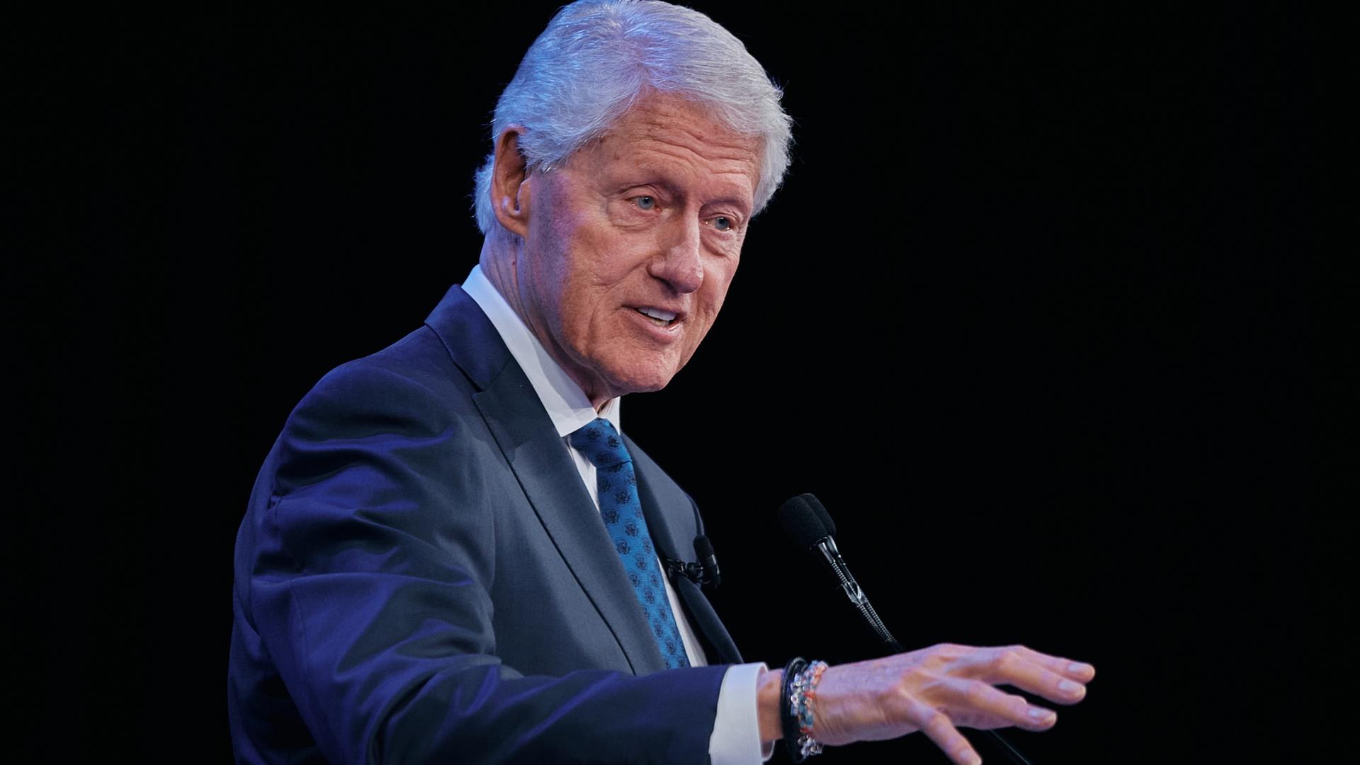 Ex-US-Präsident Bill Clinton bei einer Rede | dpa