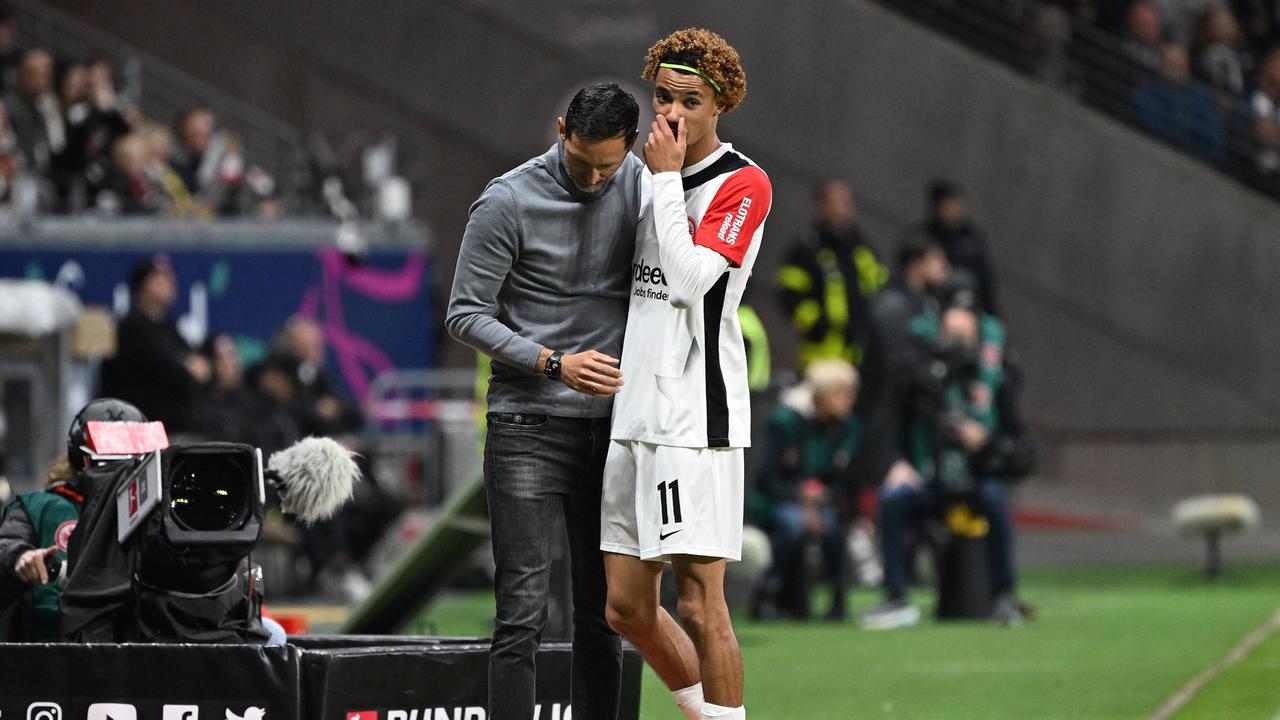 Dino Toppmöller im Gespräch mit Hugo Ekitiké von Eintracht Frankfurt | Imago Images
