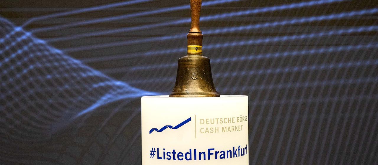 Die traditionelle "Opening bell“ steht an der Börse in Frankfurt.