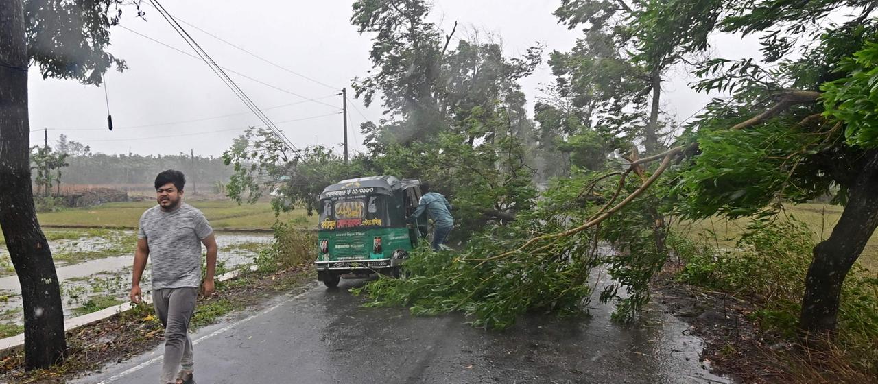 Er xotini bilan qopol jinsiy aloqada boladi.