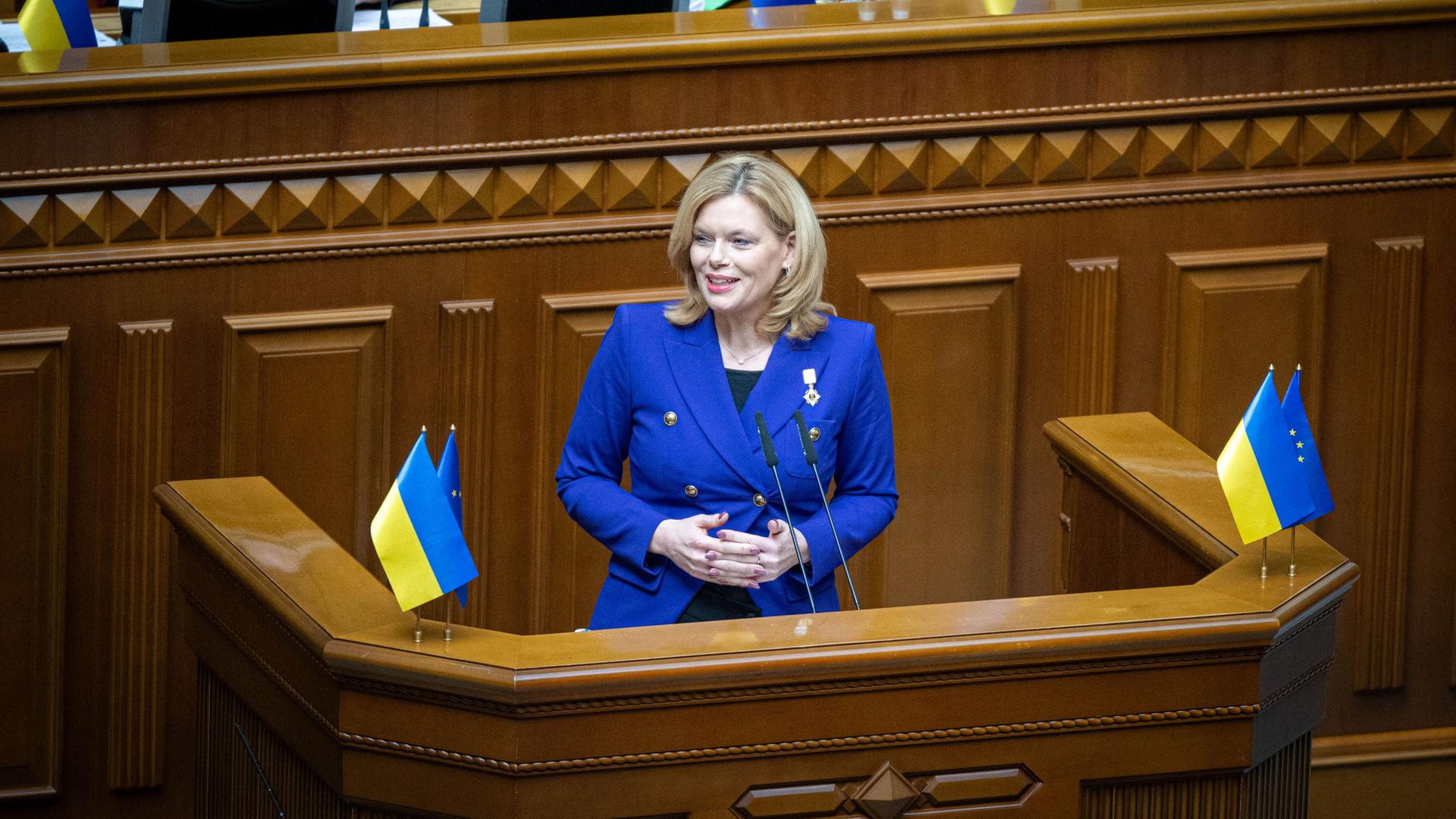 Bundestagspräsidentin Julia Klöckner besucht Kiew: Ein Trend-Summary zur Ukraine-Reise