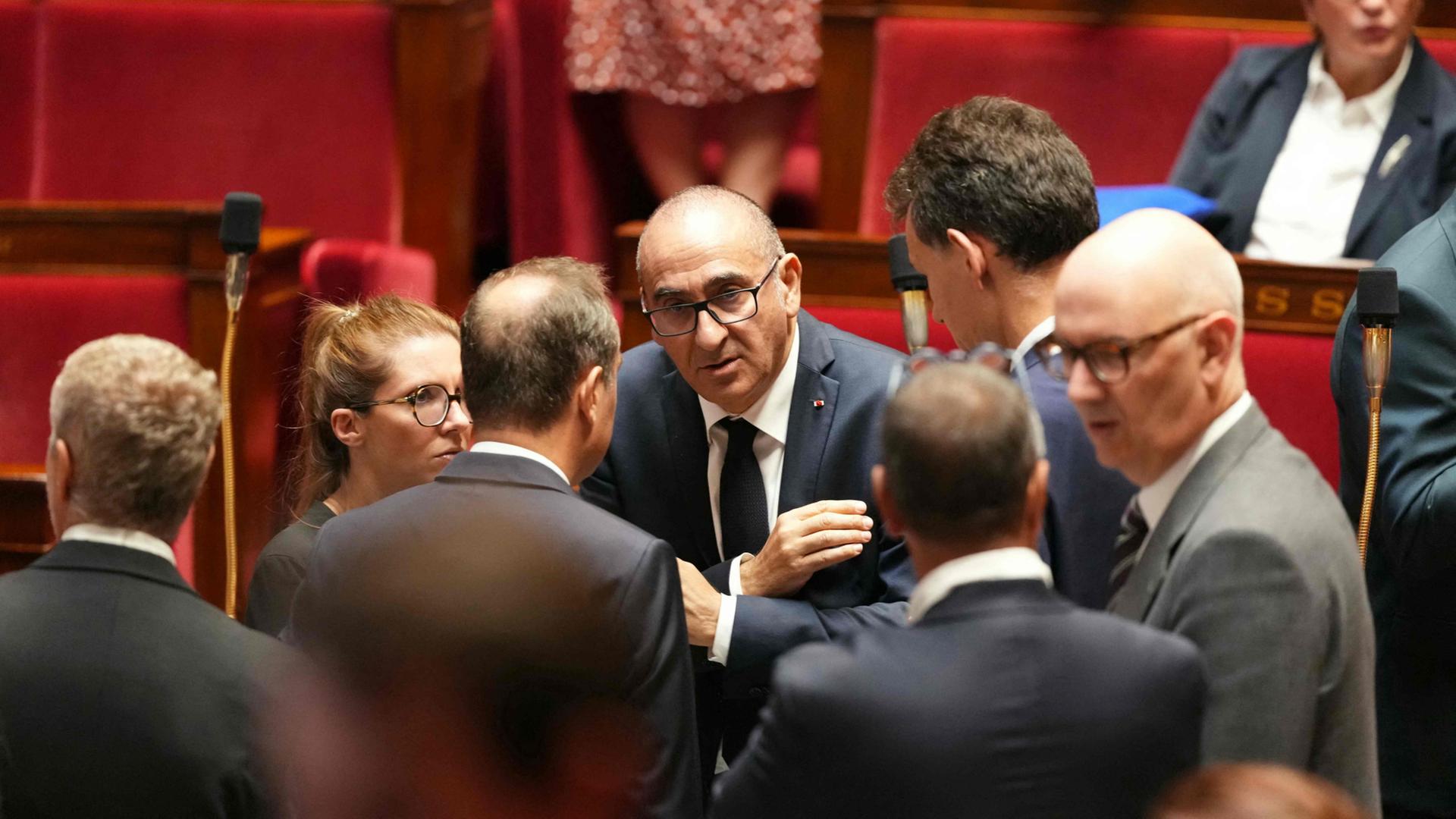 Haushaltsdebatte in Frankreich: Die politische Quadratur des Kreises