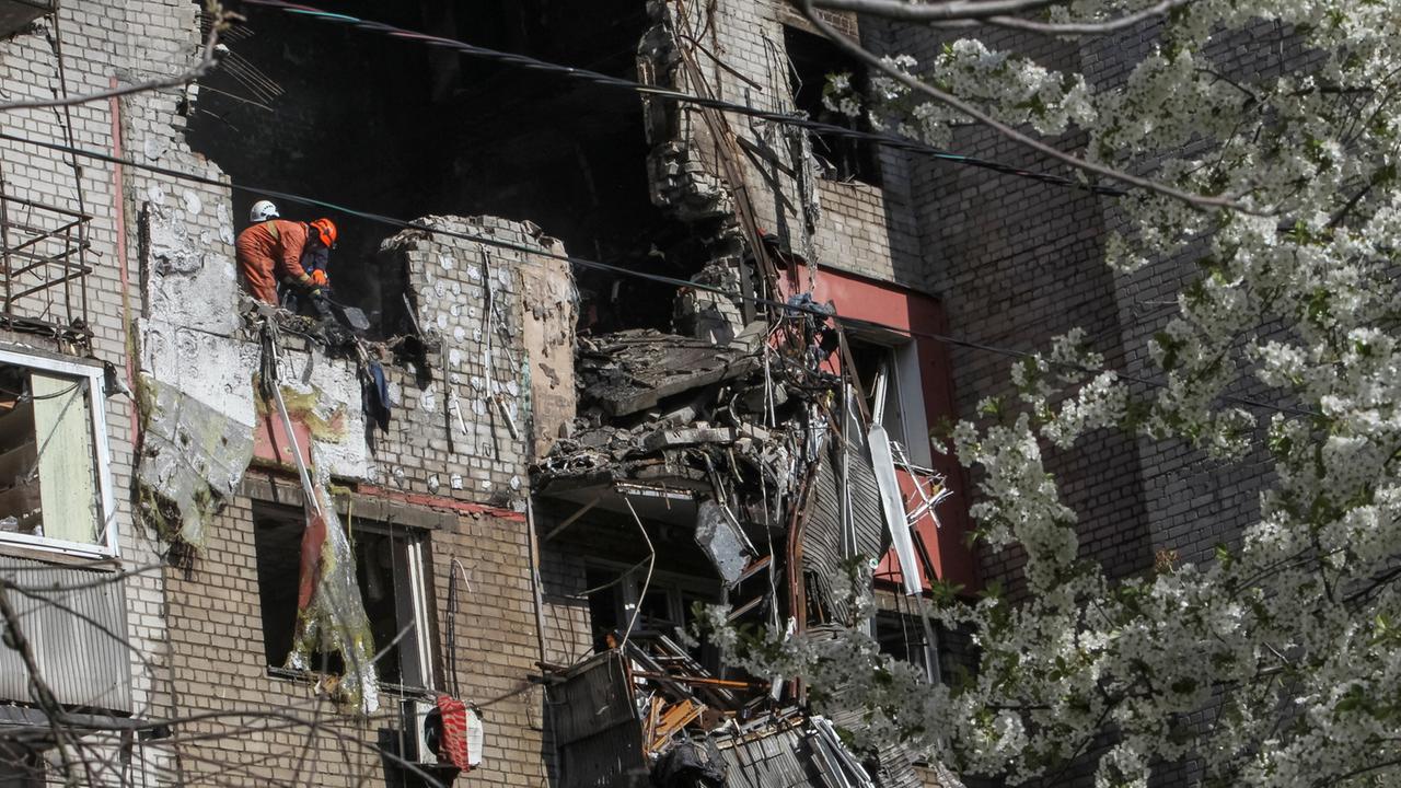 Ukraine: Mindestens zwei Tote nach Drohneneinschlag in Wohnhaus