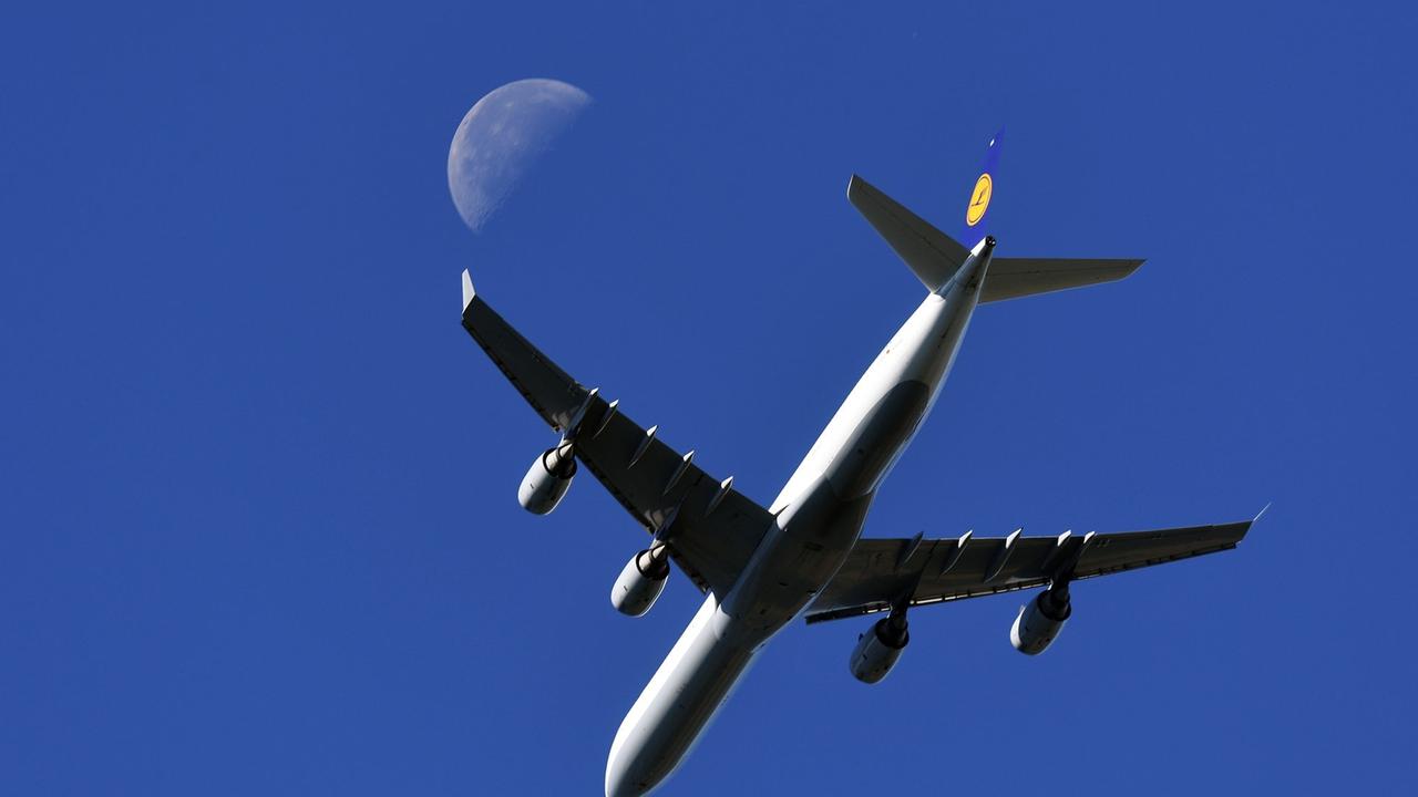 Airbus A340 Flight to Chicago Faces Electrical Issues