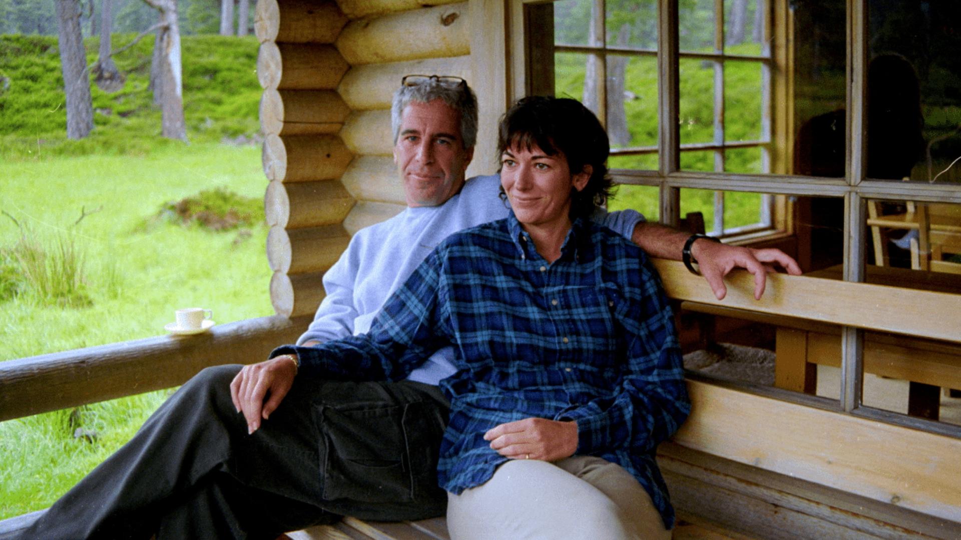 Jeffrey Epstein und Ghislaine Maxwell auf einem undatierten Foto | via REUTERS