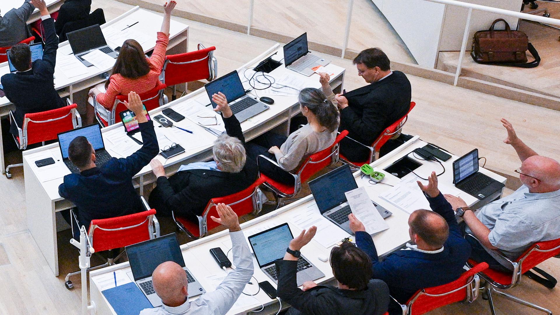 Symbolbild: Die Fraktion vom BSW stimmt über den Doppelhaushalt für 2025/2026 ab. (Quelle: dpa/Kalaene) | dpa/Kalaene