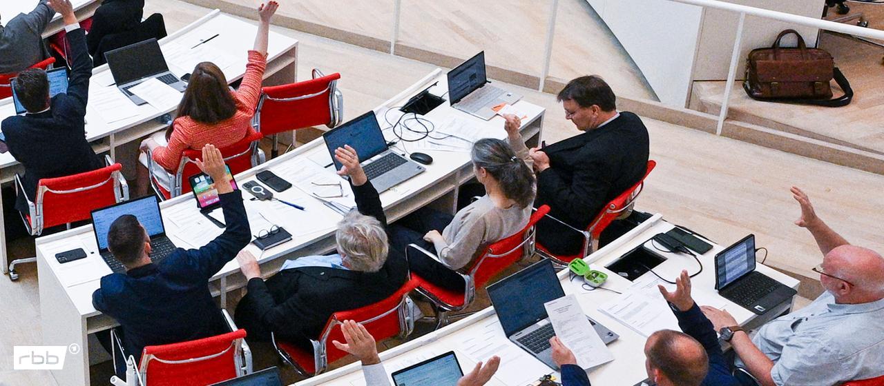 Symbolbild: Die Fraktion vom BSW stimmt über den Doppelhaushalt für 2025/2026 ab. (Quelle: dpa/Kalaene)