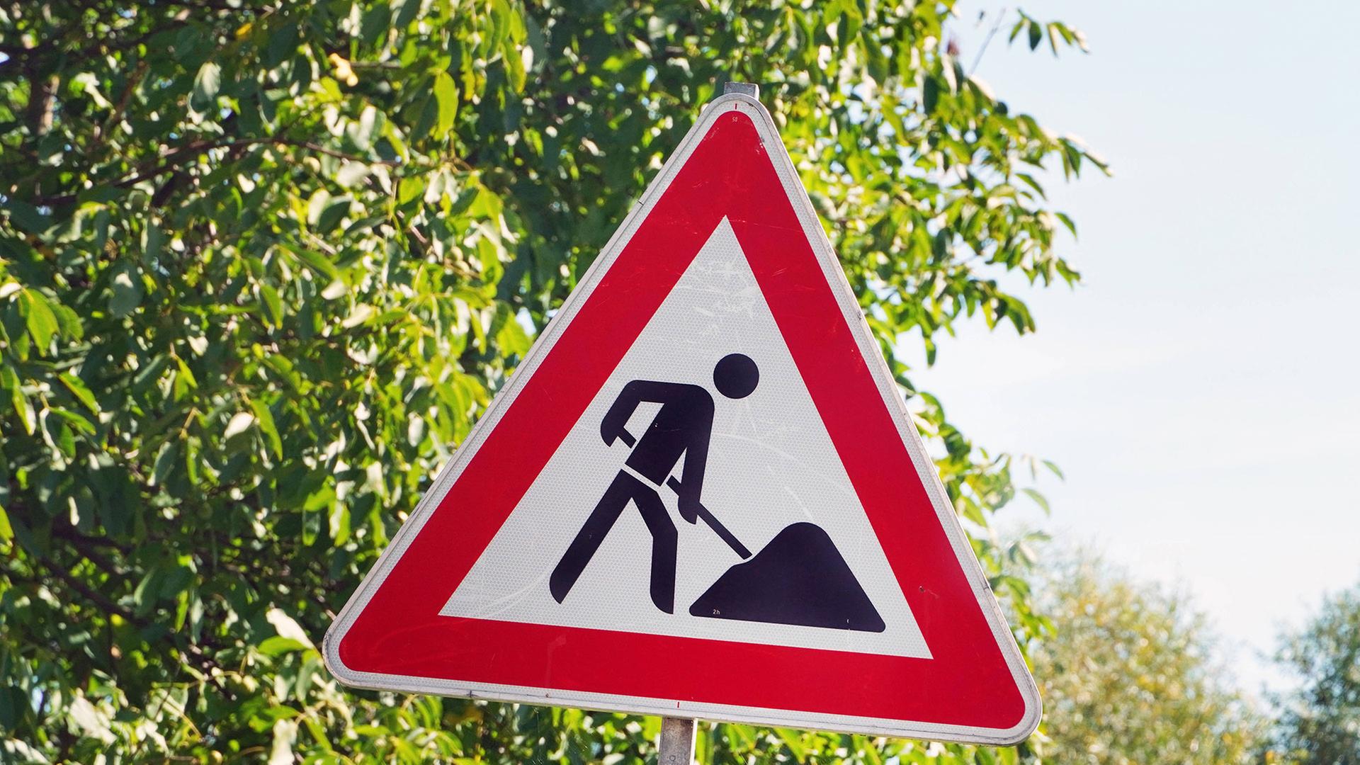 Ein Schild einer Baustelle. | IMAGO / CHROMORANGE