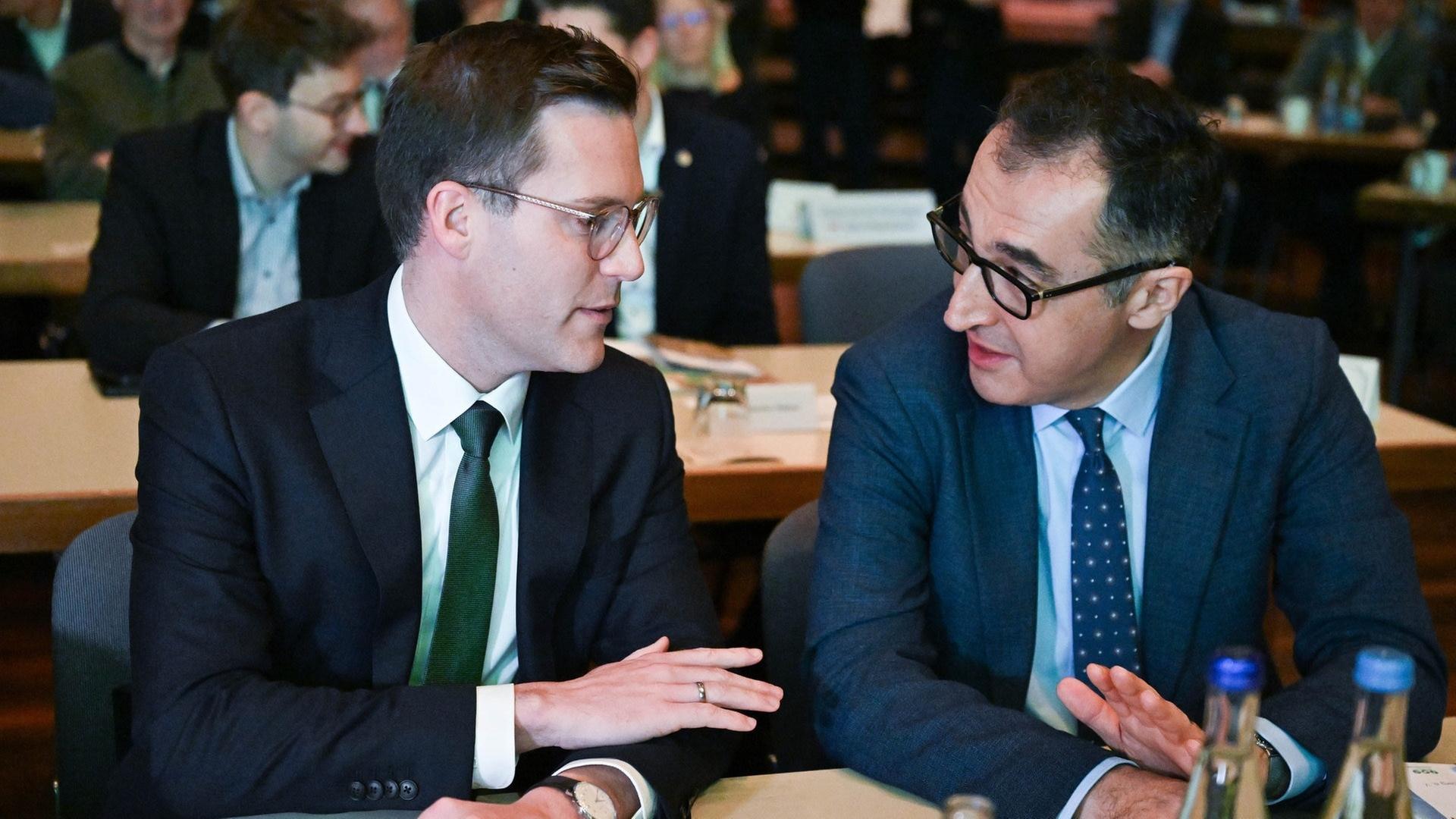 Eineinhalb Wochen nach der Landtagswahl in Baden-WÃ¼rttemberg haben die GrÃ¼nen die CDU zu SondierungsgesprÃ¤chen Ã¼ber eine Neuauflage der gemeinsamen Koalition eingeladen. | picture-alliance / Reportdienste, Picture Alliance