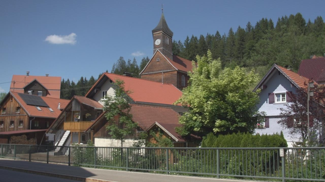 In Einem Dorf Leben 7 Männer Strukturwandel auf dem Land: Ein Dorf rettet sich selbst | tagesschau.de