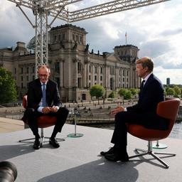 Friedrich Merz (l.) neben Markus Preiß beim ARD-Sommerinterview.