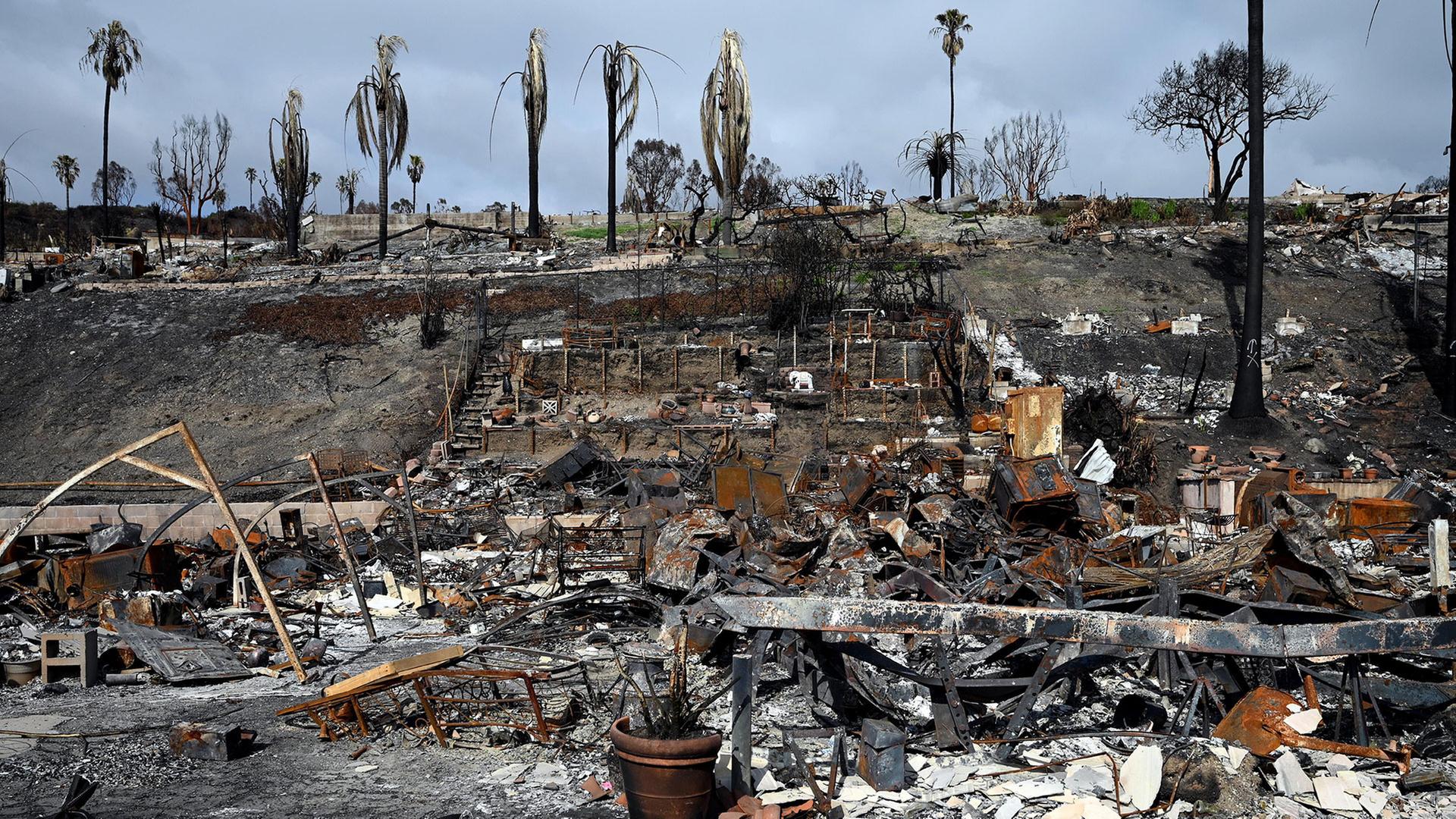 Gebäude entlang des Pacific Coast Highway wurden durch den Palisades-Brand in Kalifornien beschädigt.  | picture alliance / Sipa USA