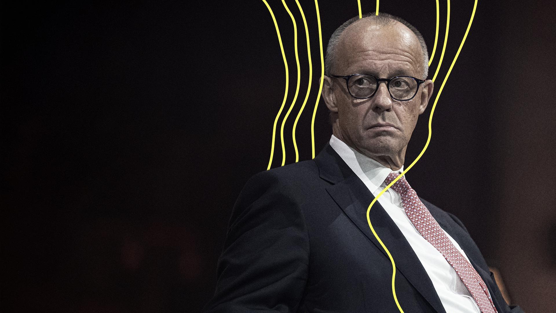 Bundeskanzler Friedrich Merz sitzend bei einer Veranstaltung. | picture alliance/dpa, Fabian Sommer