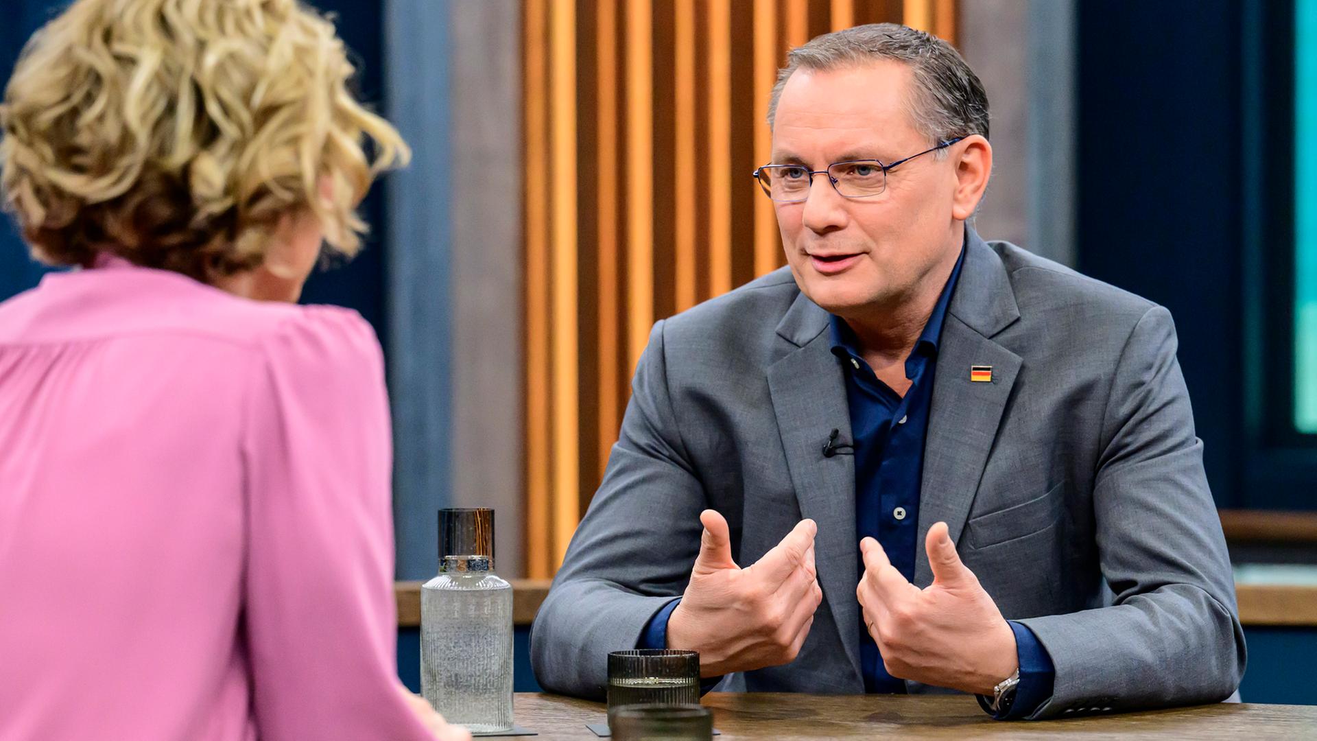 Caren Miosga und Tino Chrupalla | picture alliance / HMB Media