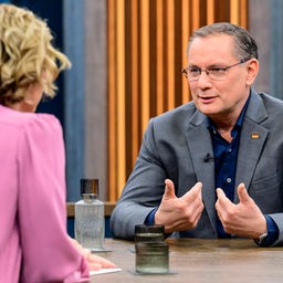 Caren Miosga und Tino Chrupalla