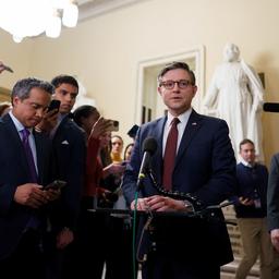 Mike Johnson spricht im US-Kongressgebäude