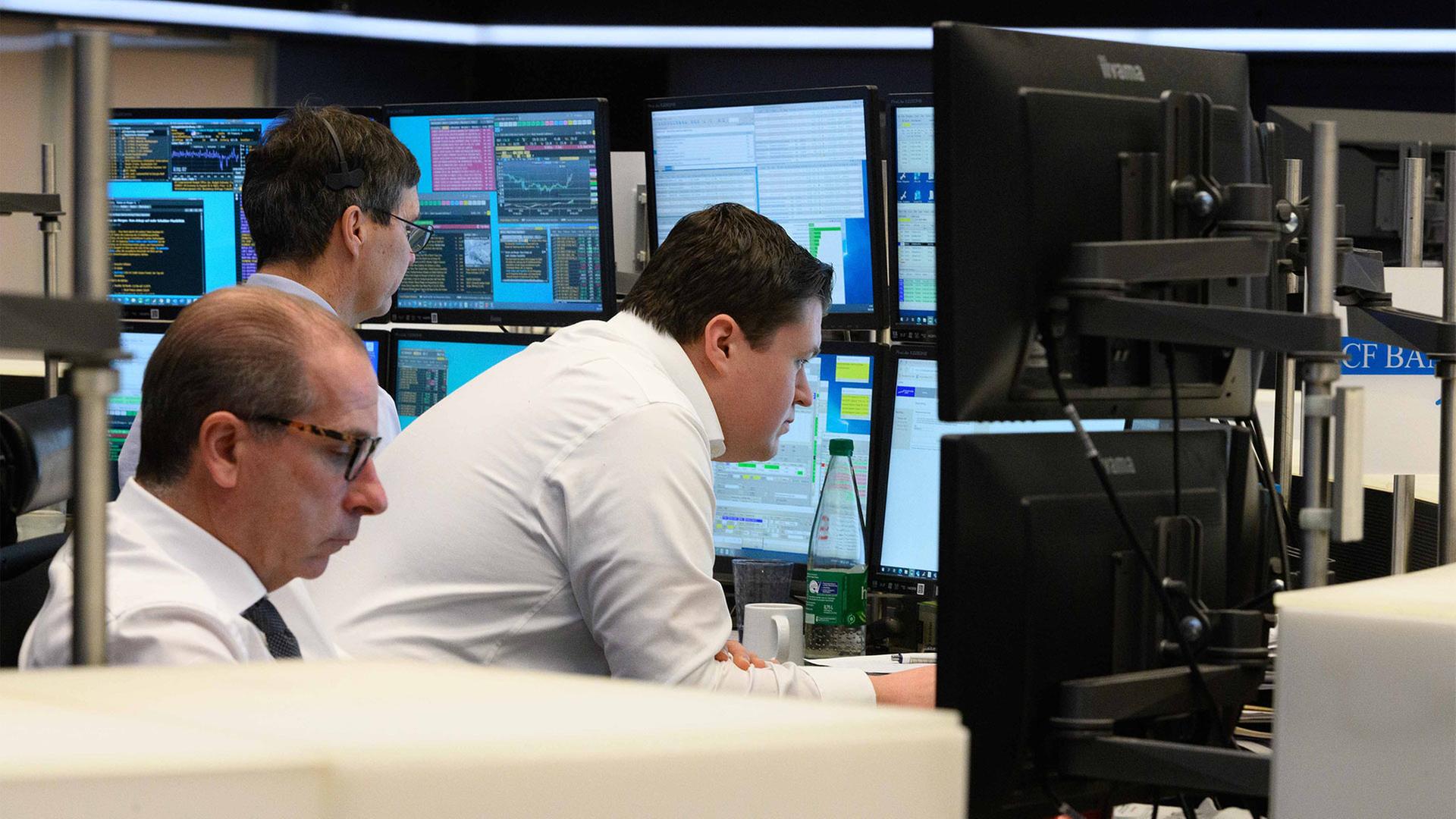 Börsenhändler in Frankfurt | picture alliance / SvenSimon