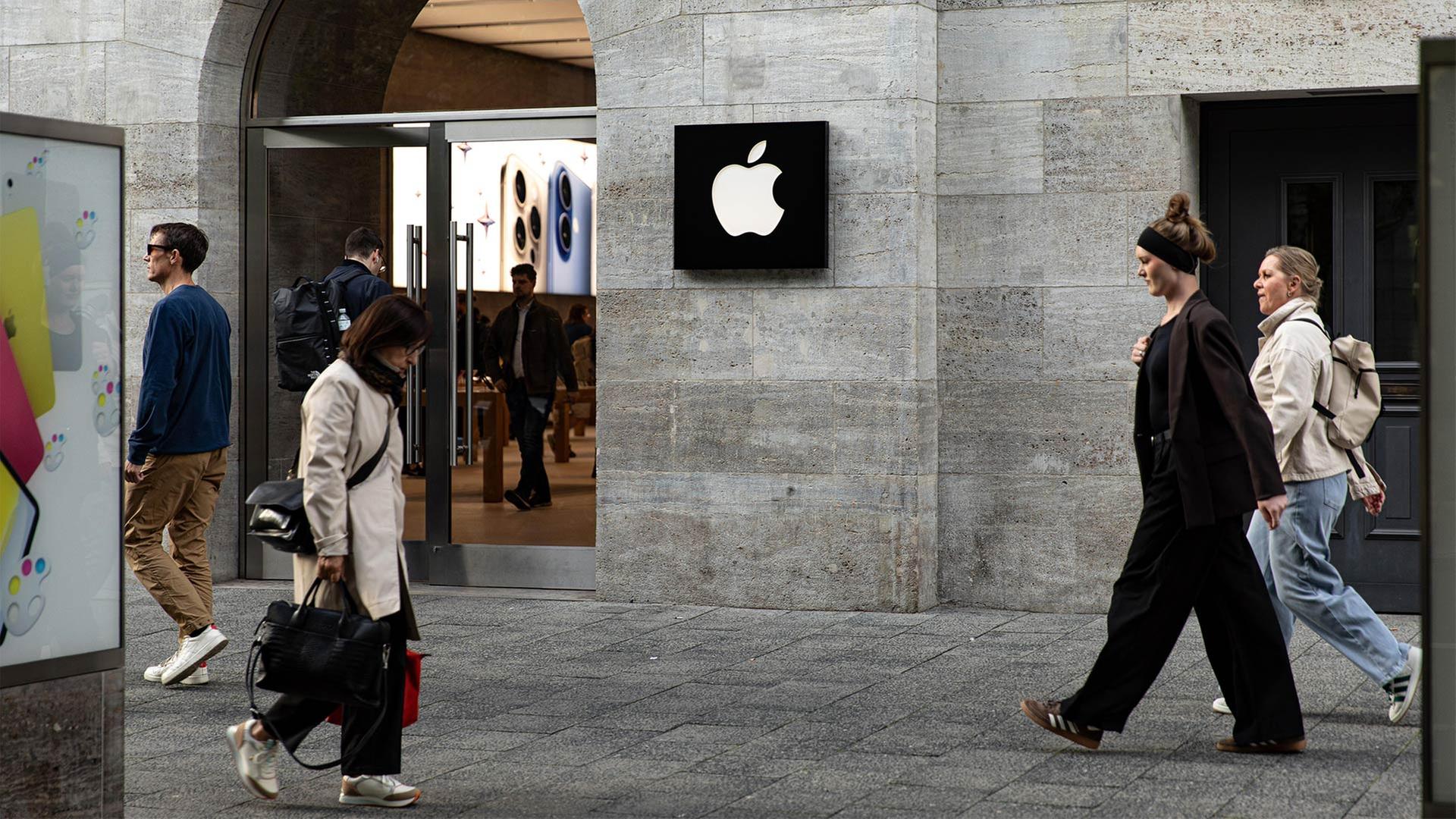 Apple Store in Berlin. | picture alliance / Sipa USA