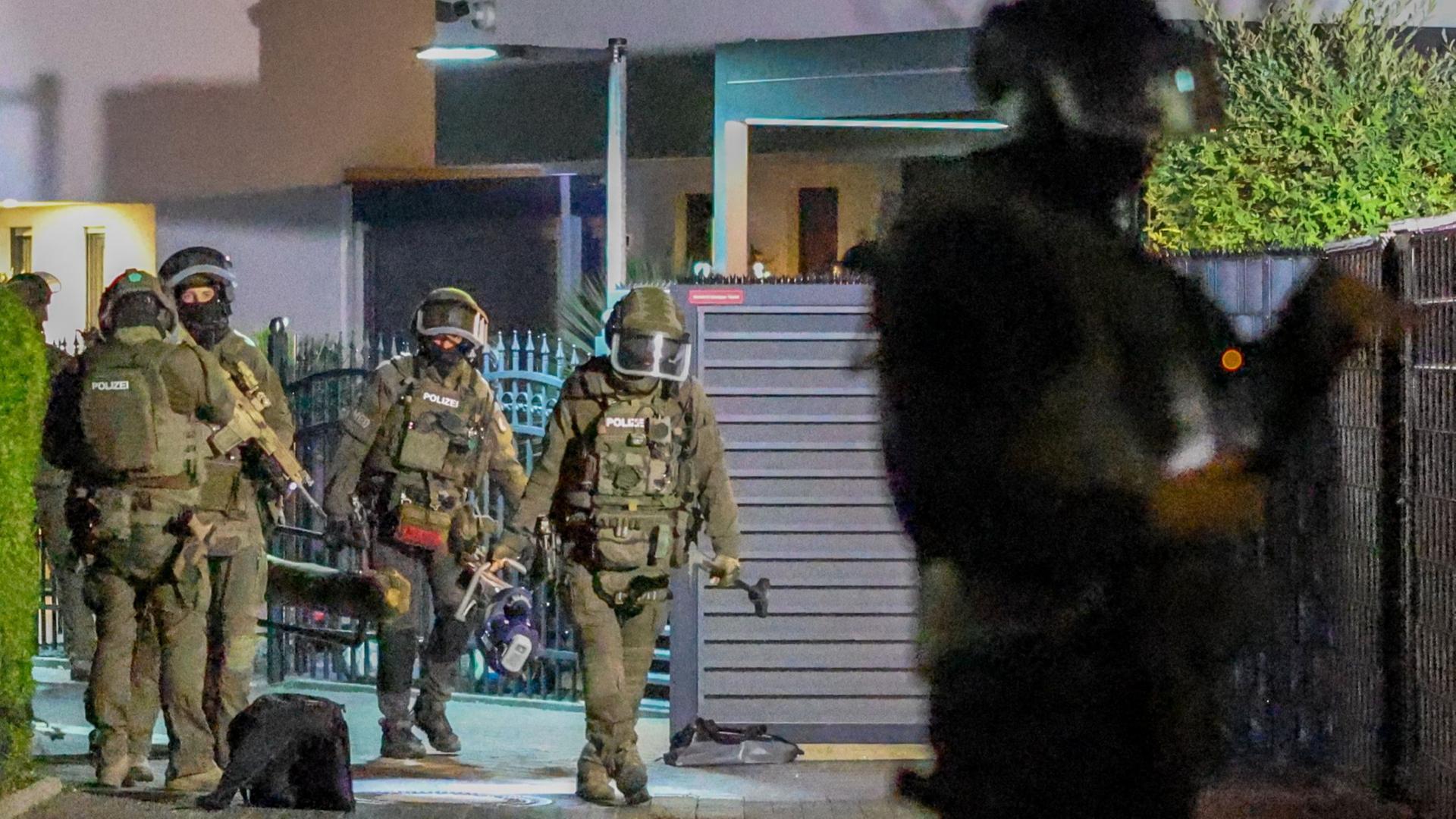 Razzia wegen Geldwäsche-Netzwerk um "Hells Angels"
