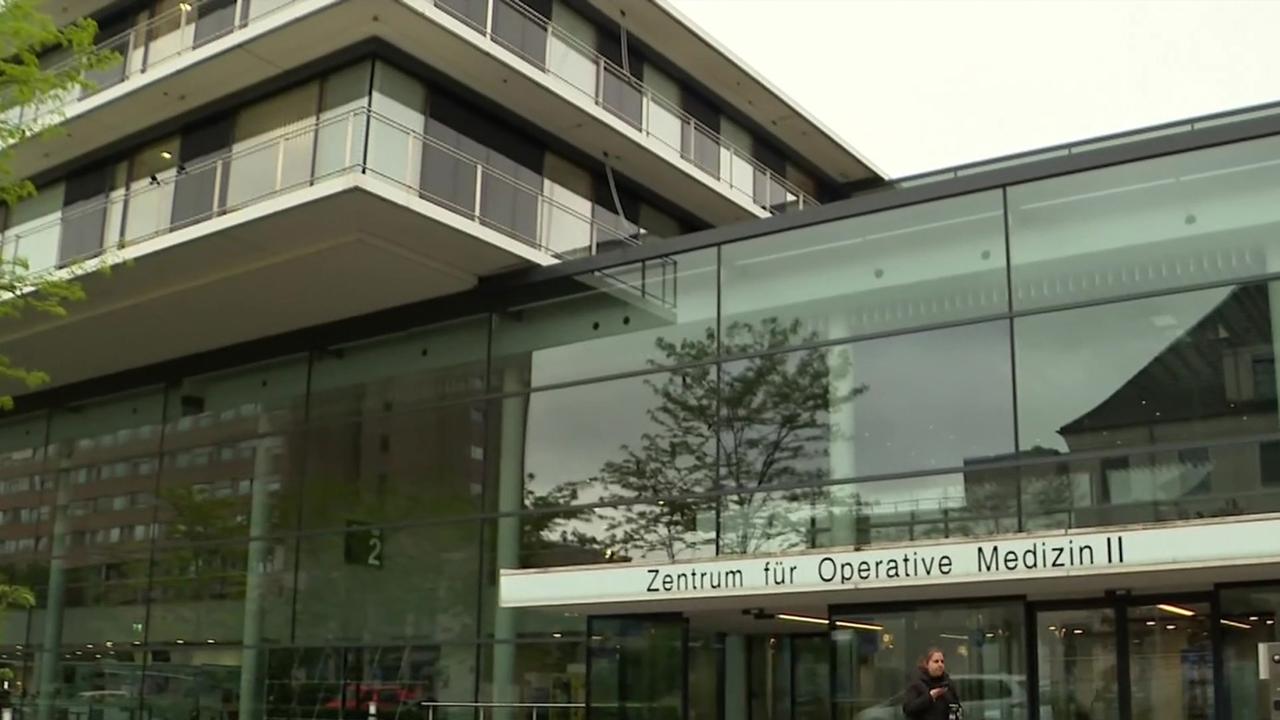 Möglicherweise mit Hantavirus infizierte Frau wird ins Uniklinikum Düsseldorf gebracht